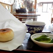 食べ歩きもいいけど、中津川が産地のほうじ茶と共に店内で召し上がれ～