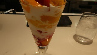 マンゴーとさくらんぼ