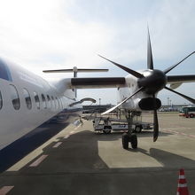 帰りはまさかのプロペラ機でした。