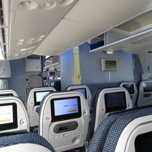 行きは787の中型機でした。広々して快適。