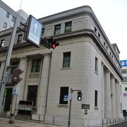 クラシカルな銀行建築