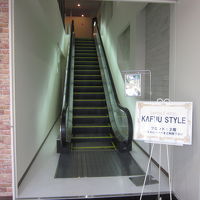 専用エレベーターで２階へ！