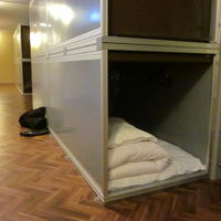 安っぽいカプセルルーム？…