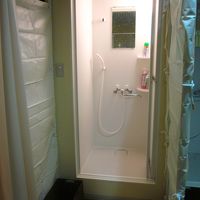 工事現場の様な簡易シャワールーム？…