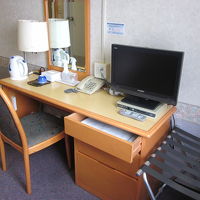 小さ過ぎるTV?、コンセントも少ない？…