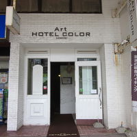 見落しそうな正面玄関ですが？～