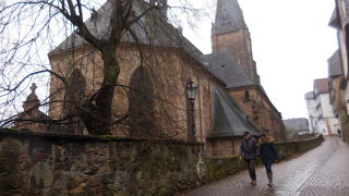 足元の手に取る位置に美しい家並みが並んでいる