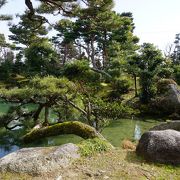 正統派の邸宅とその独特の感性のコラボ