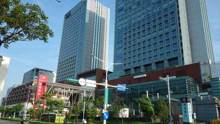 台北からMRTだと20分位。高鐵（台湾新幹線）、在来線台鉄も乗り入れる便利な駅です。