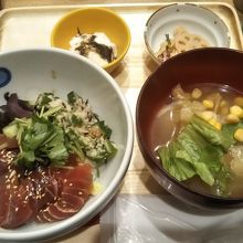 漬けまぐろの雑穀ひじきとろろご飯