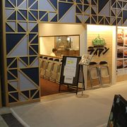 青森空港のレストラン、改装工事中の空港内で営業中の数少ない食事処。