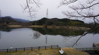 山奥でもないのにこんなダムがあって