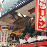 大阪の道頓堀近くの商店街