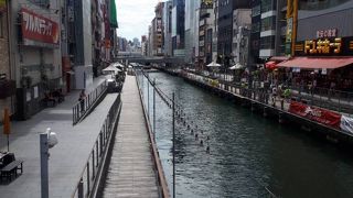 戎橋のとなりの橋です