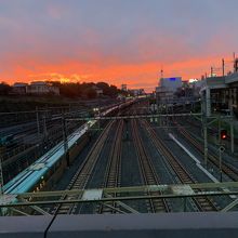 新幹線と綺麗な夕陽
