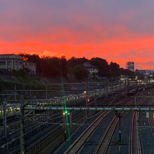 綺麗な夕焼けと列車