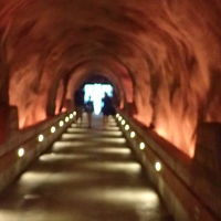 こんなトンネルをくぐって・・・