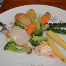 i彩り豊か、見た目も美味しそうな前菜