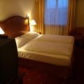 ウィーン中央駅に近くて便利、窓からの景色が素晴らしく朝食もよいが、ベッドが柔らかすぎた