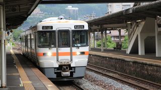 飛騨川沿いを走る路線