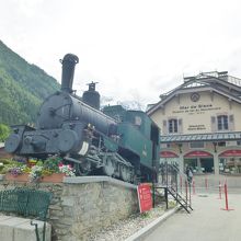 登山鉄道の駅前風景