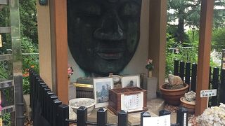 お顔だけの大仏さま