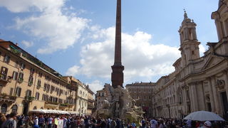 四大河の噴水前でひと休み