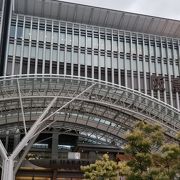 観光客で溢れる博多駅