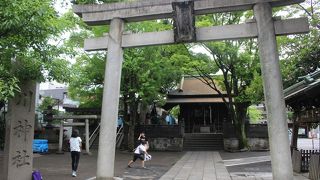 北千住駅から荒川に向かう途中で一息つきました