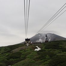 旭岳に向かって