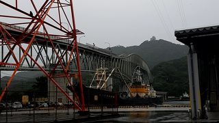 鳥取県と島根県を結ぶ美しいトラス橋