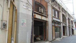 コンクリート製の普通の高架橋では と思います