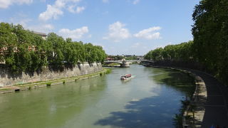 川沿いをお散歩