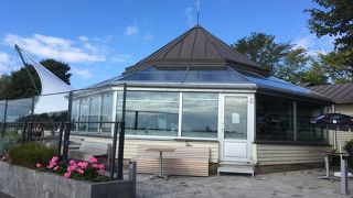 かもめ食堂に出てきた、海沿いのカフェ