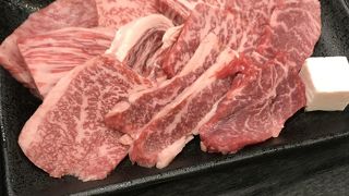 座って食べられます