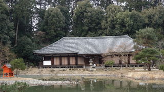 国宝の阿弥陀仏・本堂・三重塔を拝観出来る山間の小さな寺院