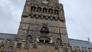 マルクト広場でも、ひと際目立ちます