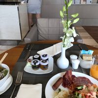 ラウンジでの朝食