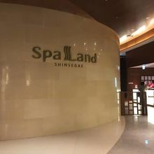 デパート内にあります