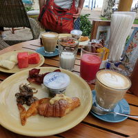 ビーチクラブの朝食