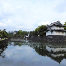 奥に富士櫓も見えてまさに江戸城です