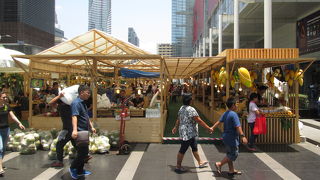 ゼン前広場では各種イベントを開催