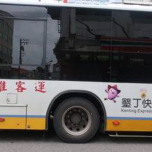 バスは4社の共同運航