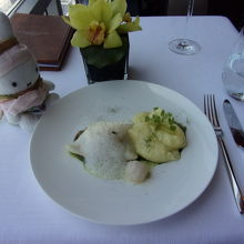 メインの白身魚の料理