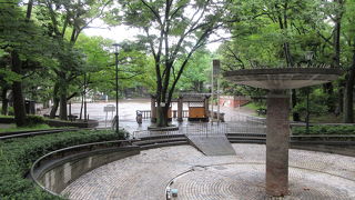 庚申供養塔やイタリアのテラスも建っています