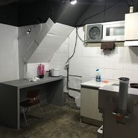 地下に共同キッチンあり