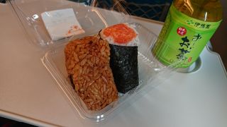 新幹線に乗る前におにぎり購入！
