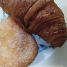 クロワッサンとキャラメルパイ