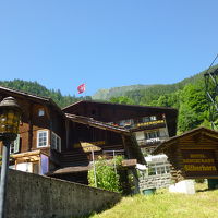 駅からちょっと階段を上ると見えてくる