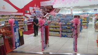 バレンタインシーズンのツルハドラッグ (ゲートウェイ エカマイ店)2018